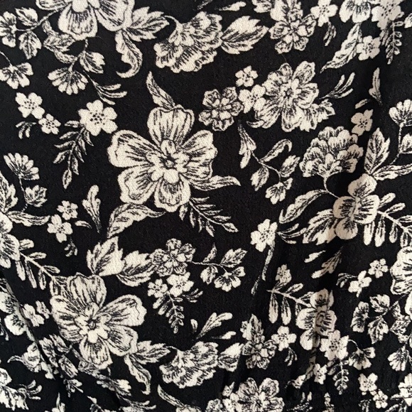 So floral print cropped cinch waist tank black white floral L or XL jrs - Picture 11 of 17
